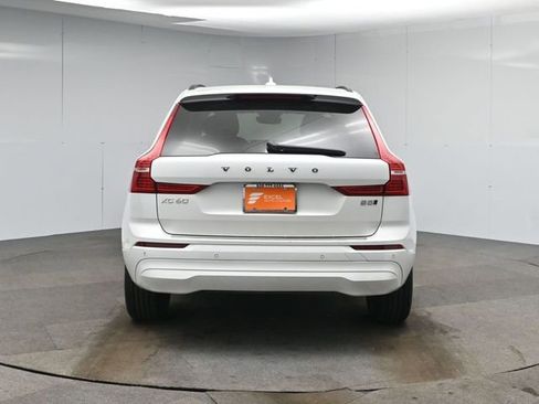 Used 2023 Volvo XC60 B5 Core image 4