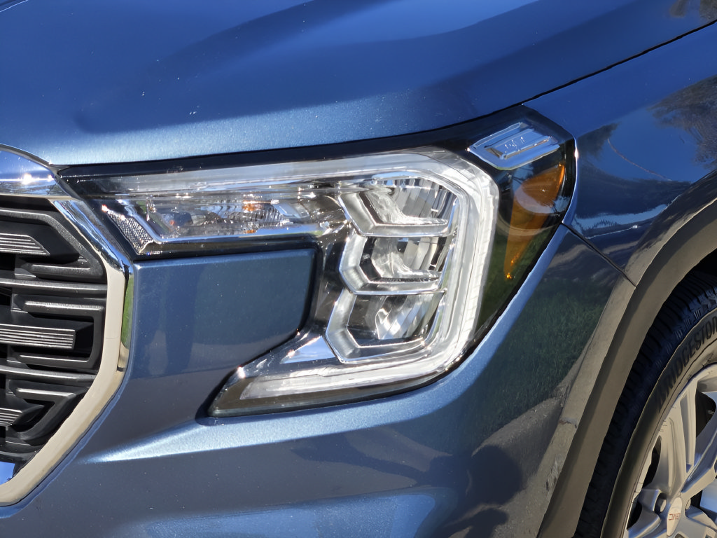 Used 2024 GMC Terrain SLE w/ Driver Convenience Package AWD/4WD image 9