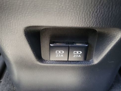 Used 2021 Toyota RAV4 XLE w/ Convenience Package FWD image 28