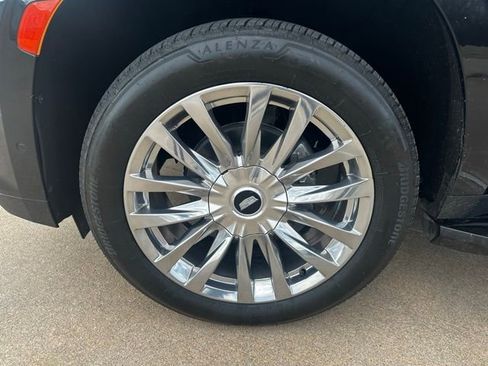 Used 2023 Cadillac Escalade ESV Premium Luxury AWD/4WD image 9