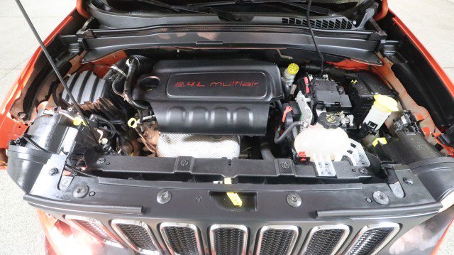 Used 2015 Jeep Renegade Latitude FWD image 19