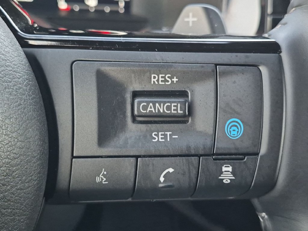 Used 2024 Nissan Pathfinder Platinum w/ Cargo Package AWD/4WD image 16