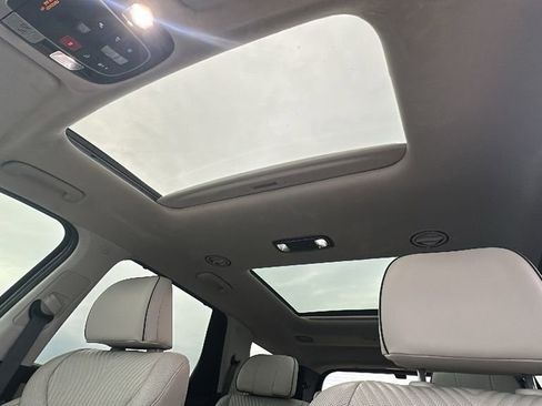 Used 2024 Hyundai Palisade Calligraphy image 5