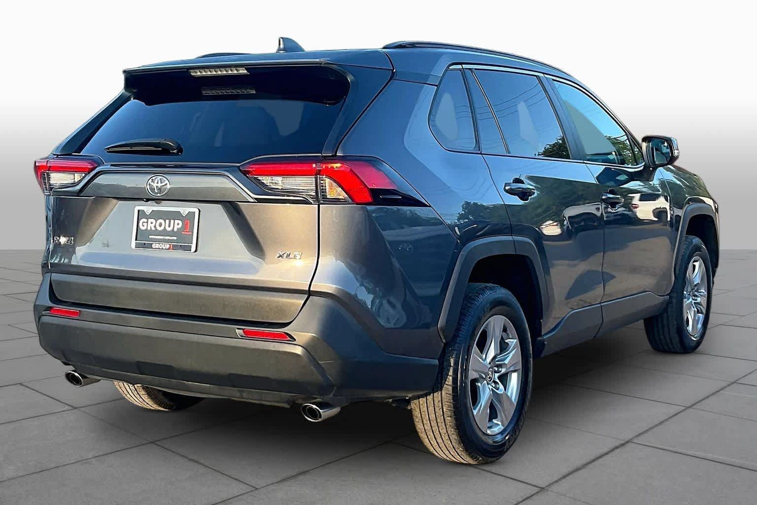 Used 2025 Toyota RAV4 XLE FWD image 13