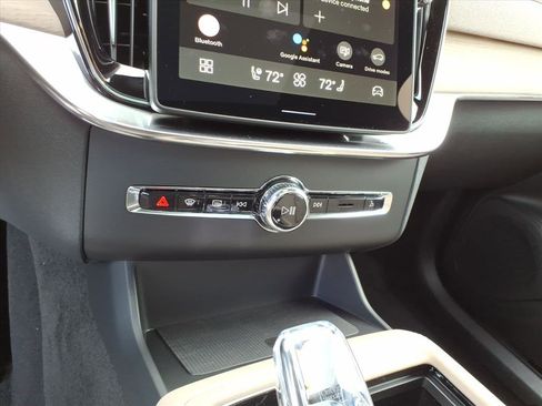 Used 2026 Volvo XC90 B6 Plus w/ Protection Package AWD/4WD image 18