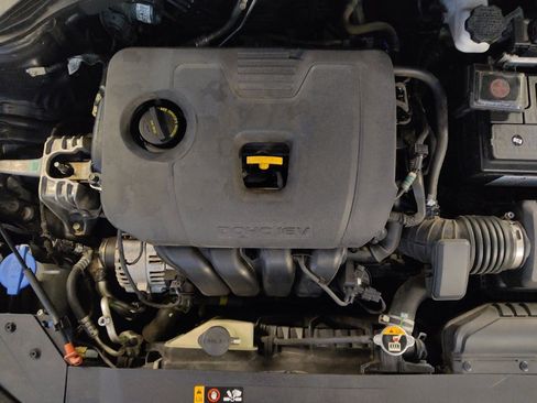 Used 2019 Hyundai Elantra SE FWD image 30