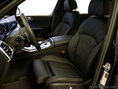 Certified 2025 BMW X7 xDrive40i w/ M Sport Package image 10