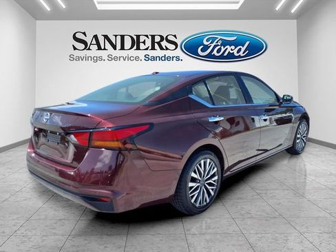 Used 2025 Nissan Altima 2.5 SV FWD image 2