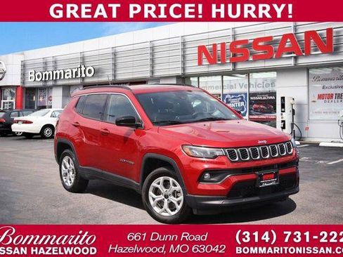 Used 2025 Jeep Compass Latitude w/ Sun & Sound Group AWD/4WD image 1