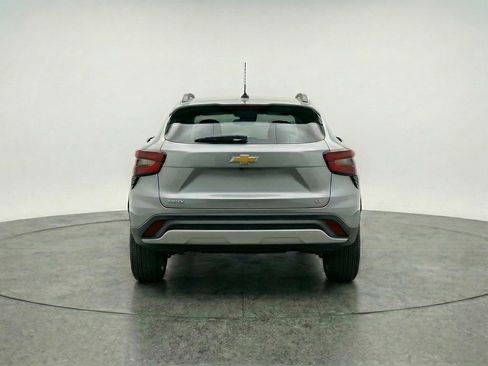 Used 2025 Chevrolet Trax LT w/ LT Convenience Package FWD image 7