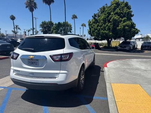Used 2017 Chevrolet Traverse LT FWD image 10