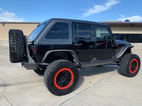 Used 2010 Jeep Wrangler Unlimited Rubicon w/ Dual Top Group image 9