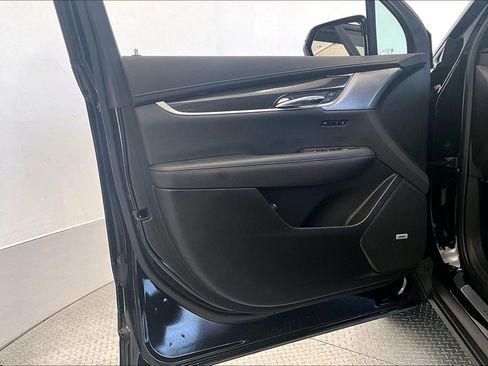 Used 2025 Cadillac XT6 Sport w/ Technology Package image 18