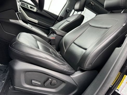 Certified 2023 Ford Explorer XLT w/ Equipment Group 202A image 7