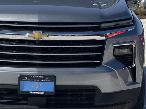 Used 2025 Chevrolet Traverse LT image 8