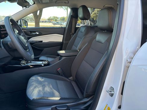 Used 2025 Chevrolet Trax LT image 21