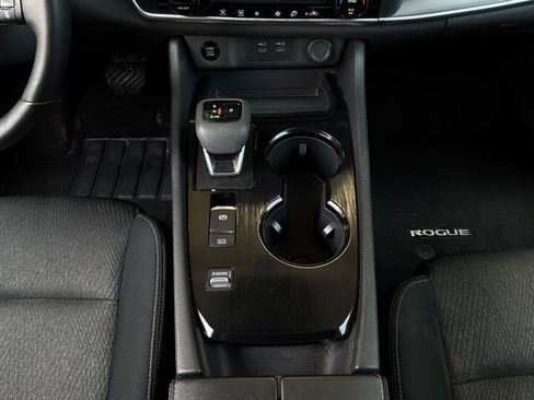 Used 2025 Nissan Rogue SV FWD image 15