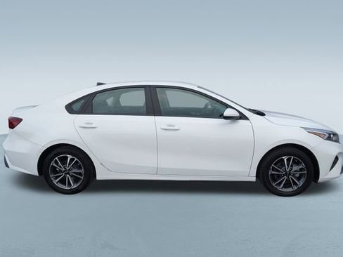 Used 2023 Kia Forte LXS image 9