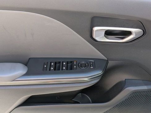 Used 2025 Kia K4 FWD image 17