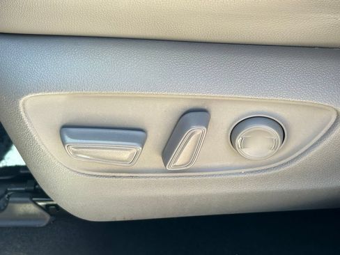 Used 2023 Toyota Highlander XLE FWD image 27
