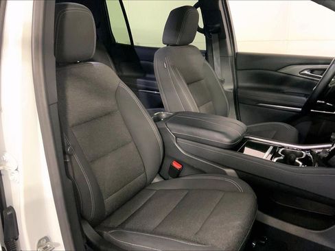 Used 2024 Chevrolet Traverse LT image 7