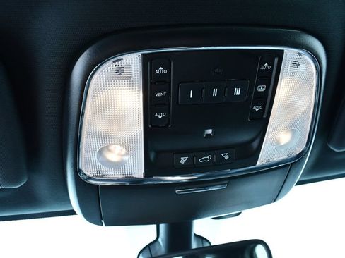 Used 2020 Jeep Grand Cherokee Overland AWD/4WD image 35
