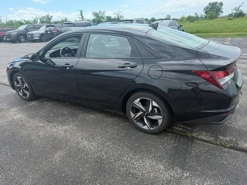 Used 2023 Hyundai Elantra SEL w/ Convenience Package FWD image 4