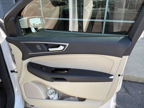 Used 2018 Ford Edge Titanium w/ Equipment Group 302A AWD/4WD image 22