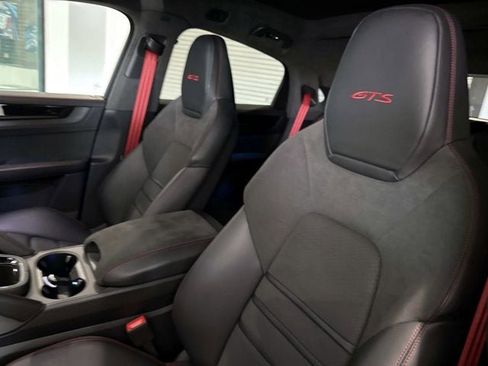 Certified 2025 Porsche Cayenne GTS AWD/4WD image 5