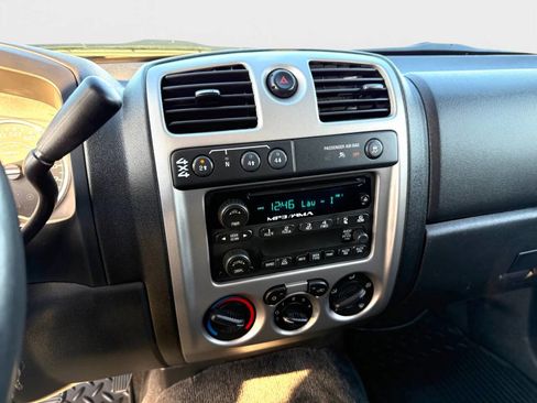 Used 2010 Chevrolet Colorado LT image 12