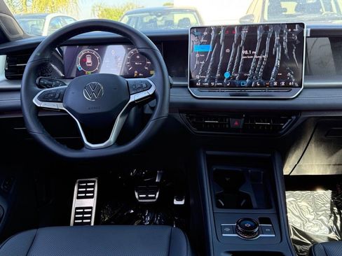 New 2026 Volkswagen Tiguan SE R-Line FWD image 25