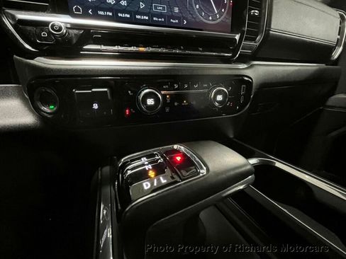 Used 2025 GMC Sierra 1500 Elevation image 27