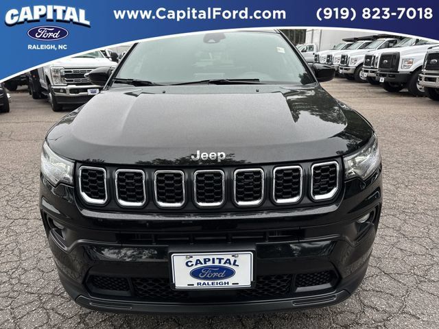 Used 2025 Jeep Compass Latitude AWD/4WD image 10