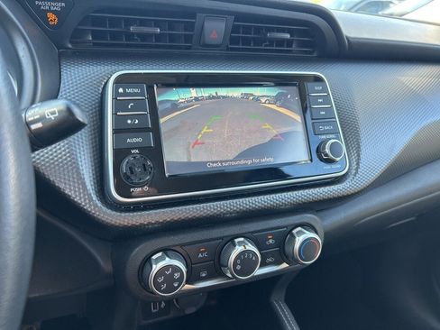 Used 2019 Nissan Kicks S image 11