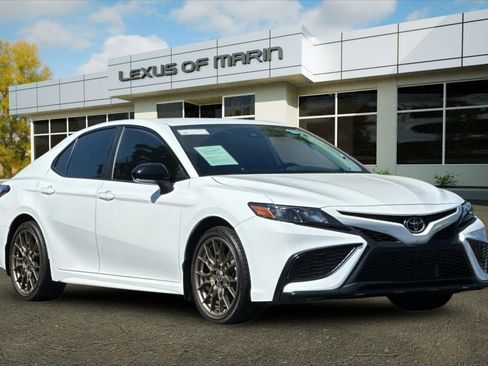 Used 2023 Toyota Camry SE FWD image 6
