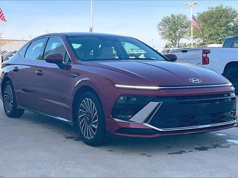 Used 2025 Hyundai Sonata SEL FWD image 1