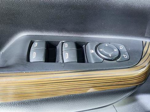 Used 2019 GMC Acadia SLE FWD image 17