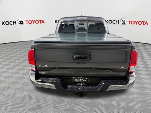 Used 2017 Toyota Tacoma SR5 w/ Exterior Package AWD/4WD image 7