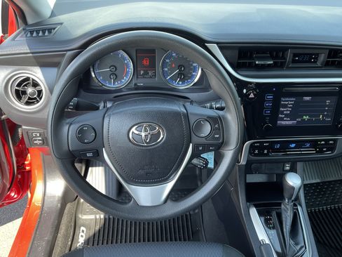 Used 2019 Toyota Corolla LE FWD image 13