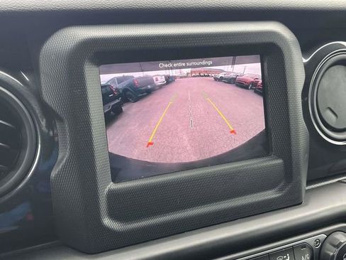 Used 2022 Jeep Wrangler Unlimited Sport image 29