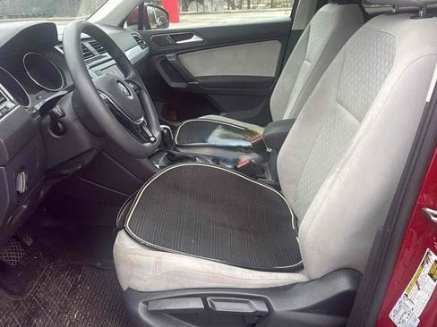 Used 2018 Volkswagen Tiguan S image 5