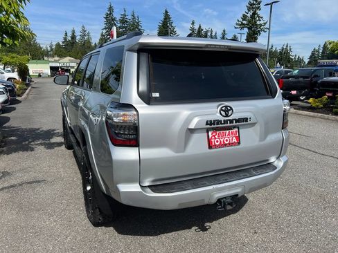 Used 2022 Toyota 4Runner SR5 AWD/4WD image 9
