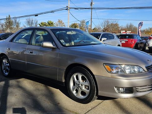 Used 2001 Lexus ES 330 image 2
