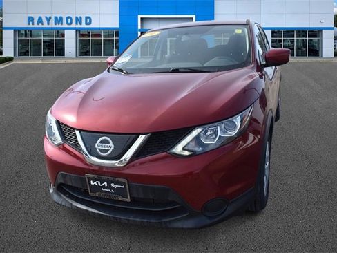 Used 2019 Nissan Rogue Sport S image 7