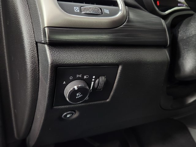 Used 2020 Jeep Grand Cherokee Laredo AWD/4WD image 22