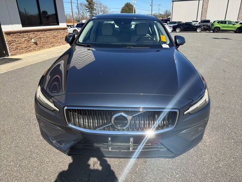 Used 2021 Volvo S60 T5 Momentum w/ Advanced Package image 10