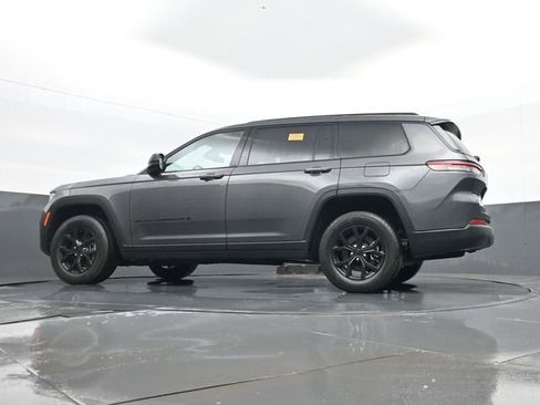 Used 2024 Jeep Grand Cherokee L Laredo AWD/4WD image 25