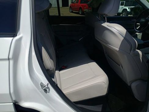 Used 2023 Jeep Grand Cherokee Overland w/ Luxury Tech Group IV AWD/4WD image 17