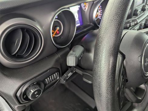 Used 2021 Jeep Gladiator Sport image 20