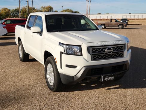 Used 2023 Nissan Frontier SV image 7